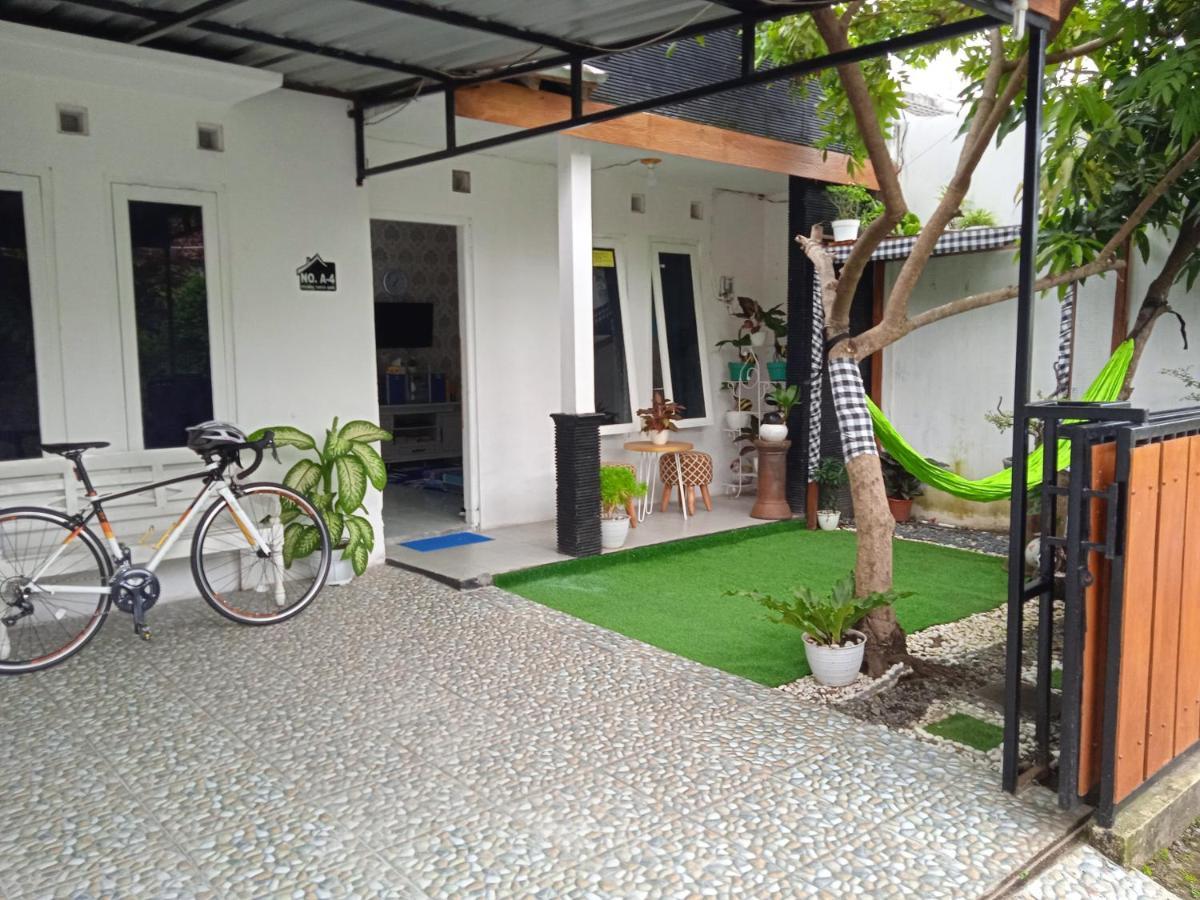Shifana Homestay Syariah Yogyakarta Exteriör bild