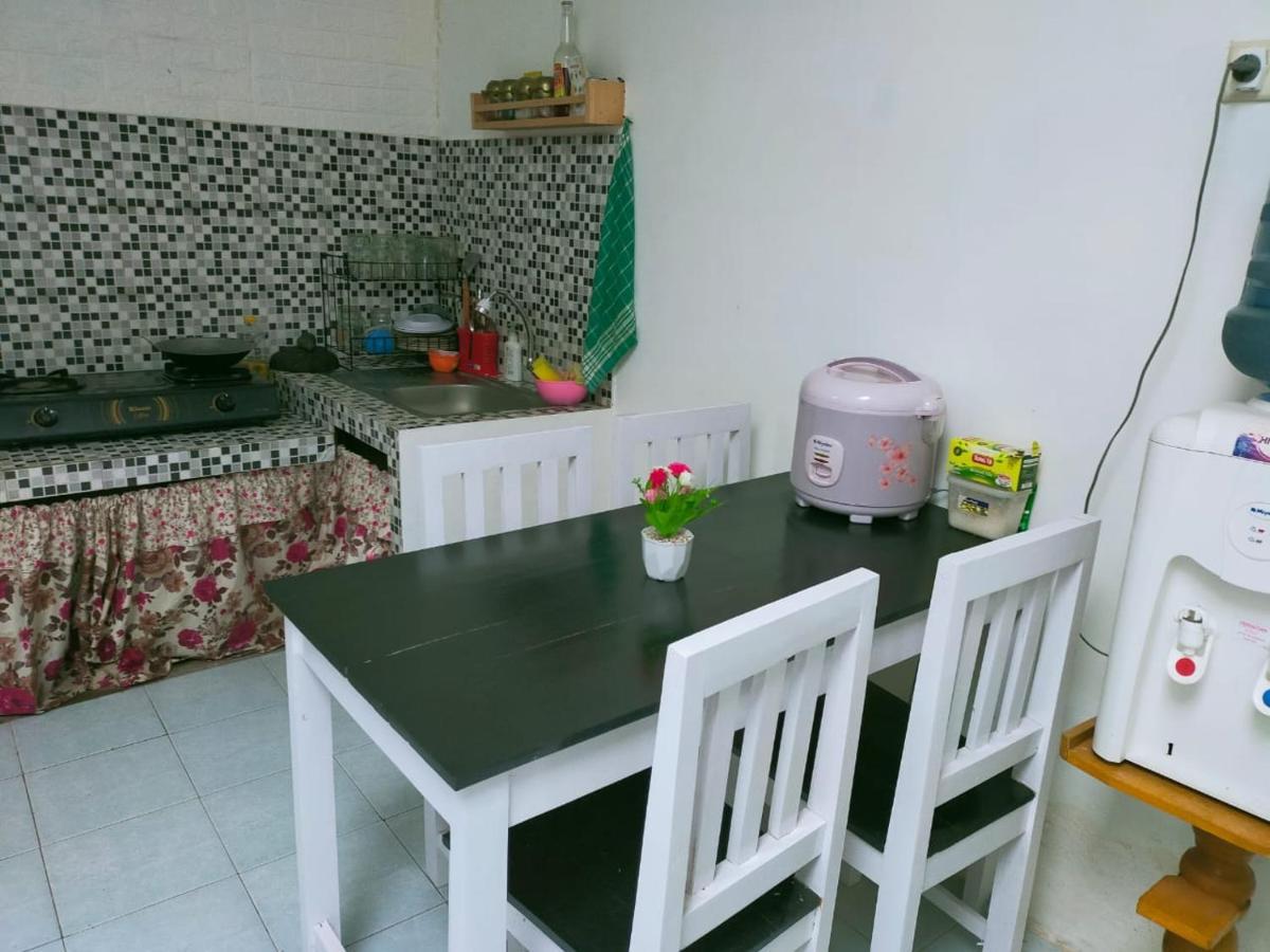Shifana Homestay Syariah Yogyakarta Exteriör bild